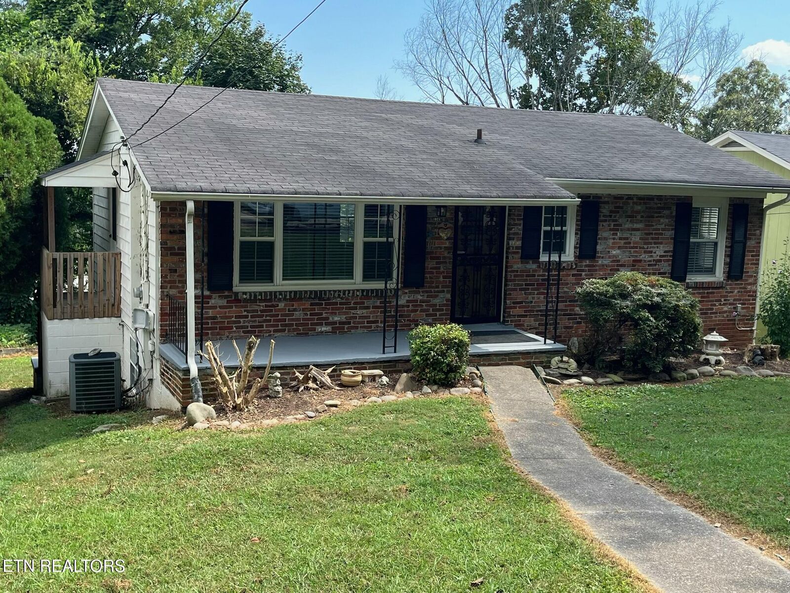 Property Photo:  1024 Farragut Ave  TN 37917 