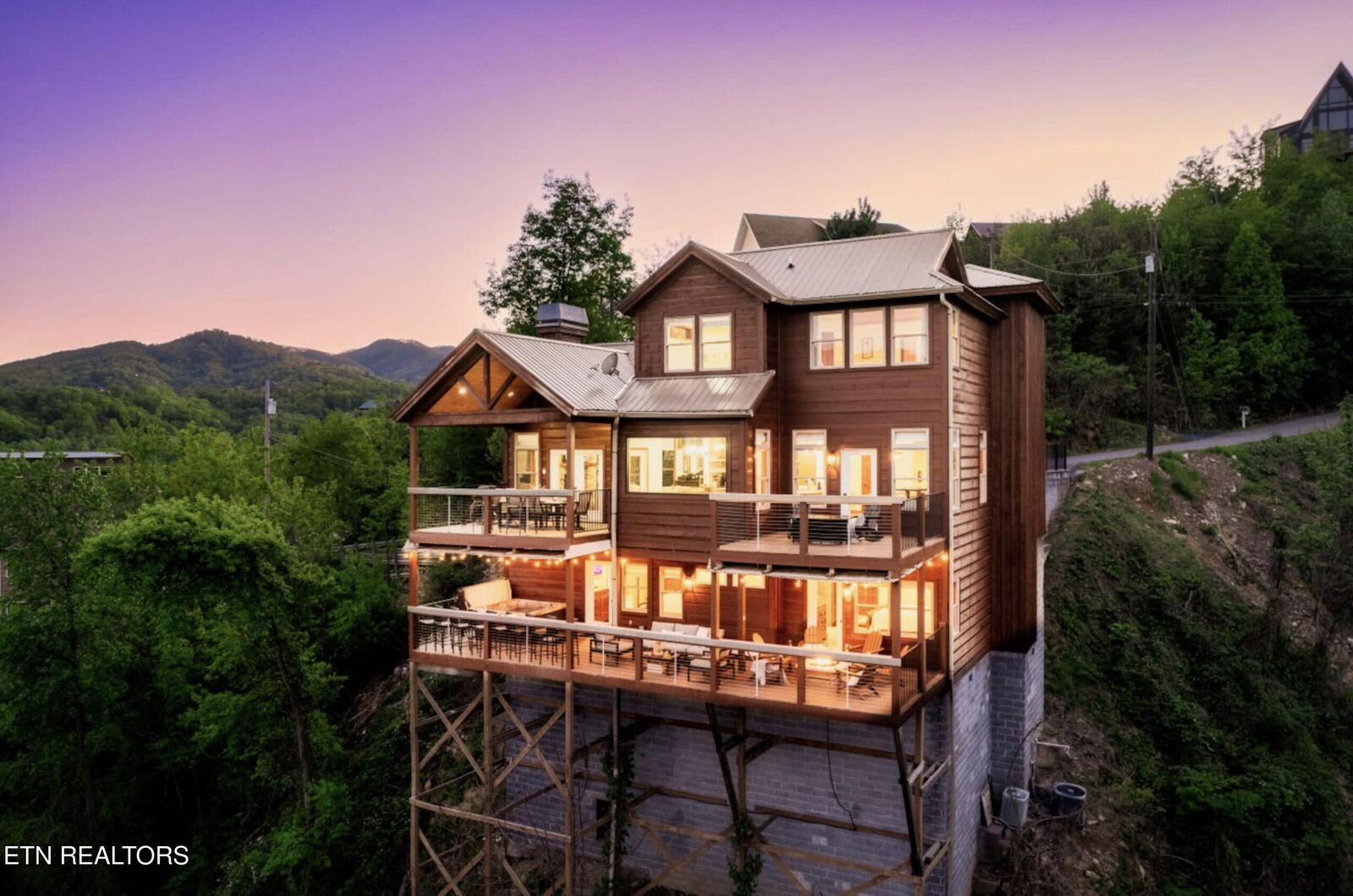 Property Photo:  811 Sourwood Drive  TN 37738 