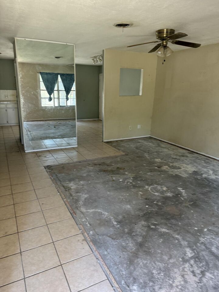 Property Photo:  901 W Avenue J  TX 79347 