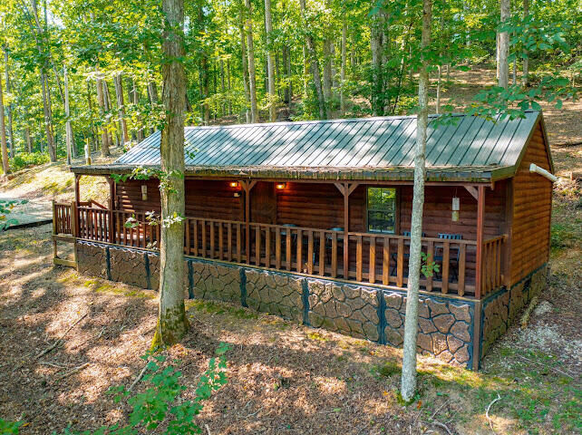Property Photo:  411 Alum Cave Road  KY 40402 