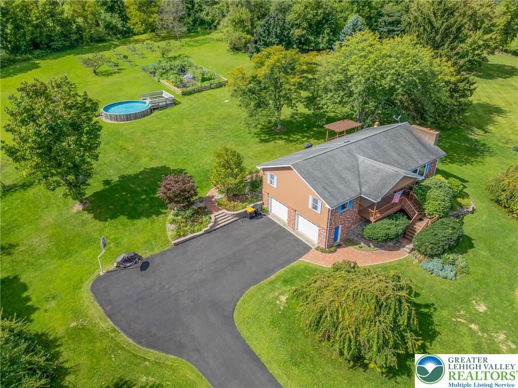 Property Photo:  395 Sunrise Boulevard  PA 18343 