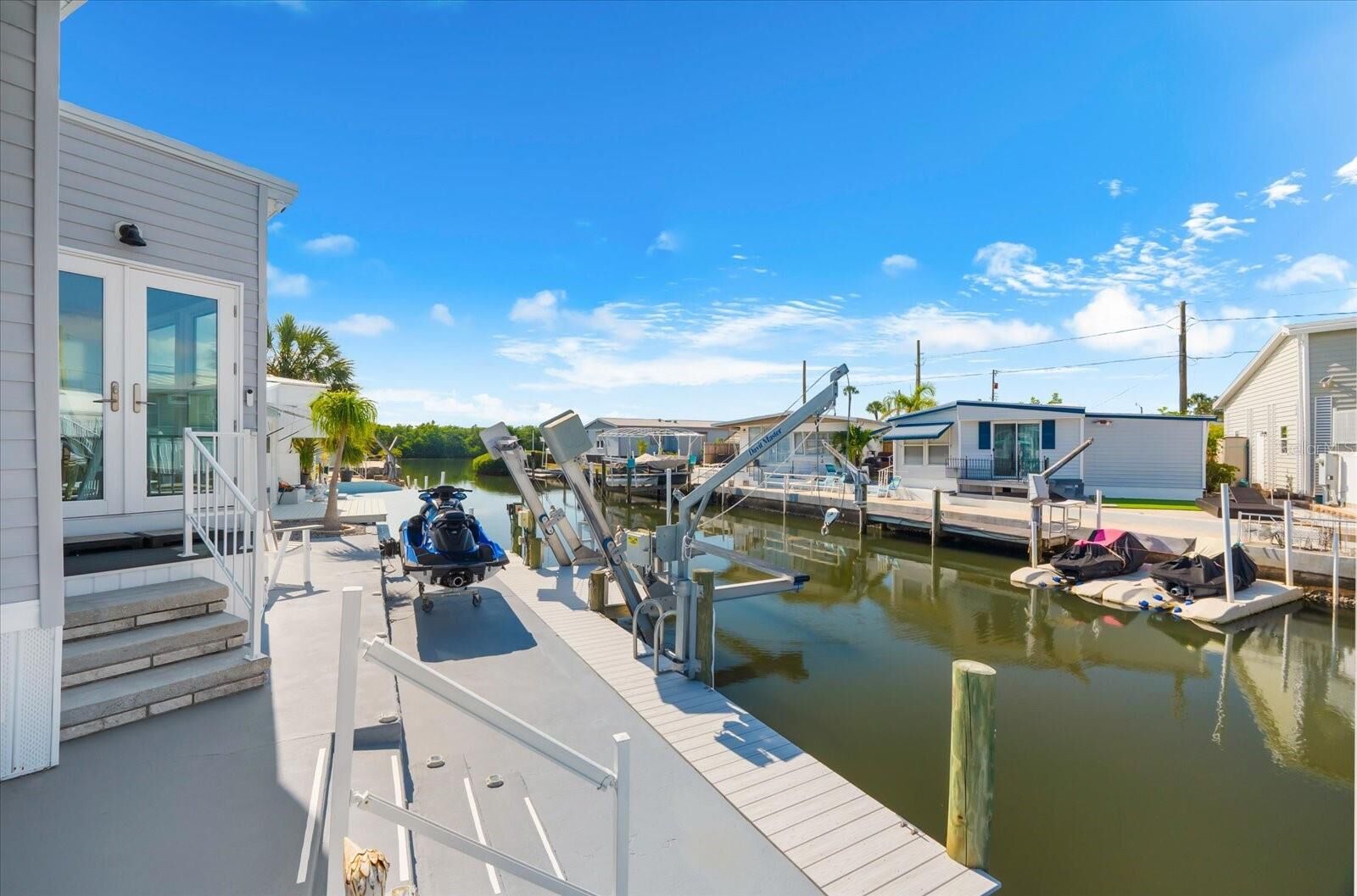 Property Photo:  6922 E Bayou Lane  FL 34207 