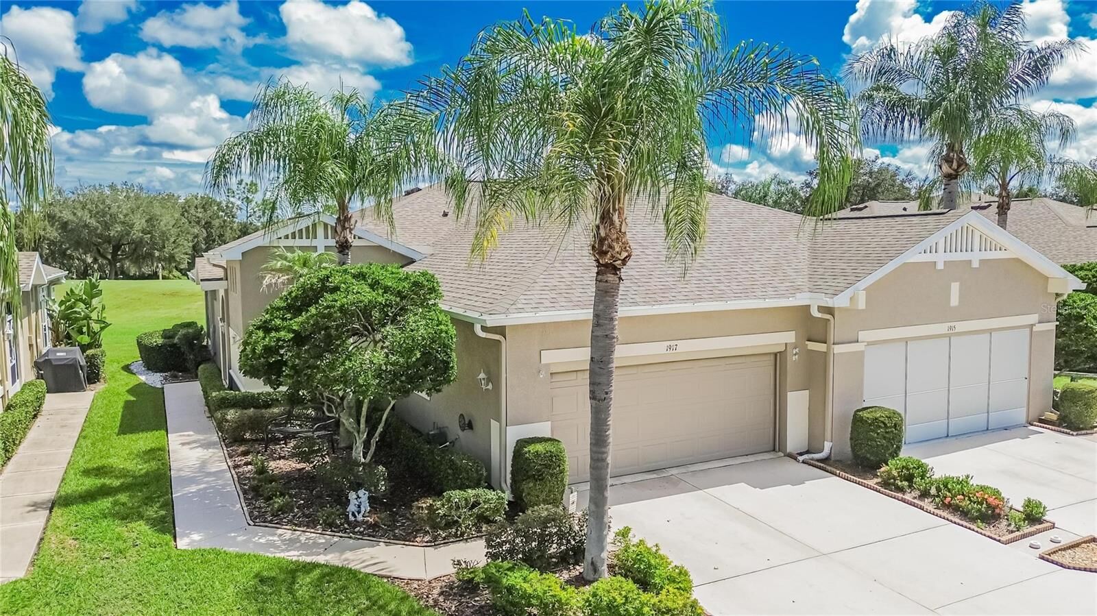 Property Photo:  1917 Inverness Greens Drive  FL 33573 