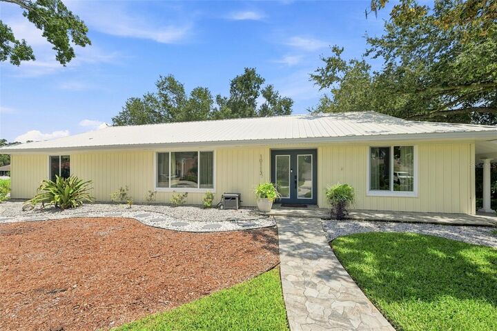 Property Photo:  10113 Lindelaan Drive  FL 33618 