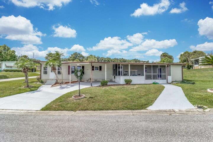 Property Photo: 2002 Live Oak Lane 14 FL 32798