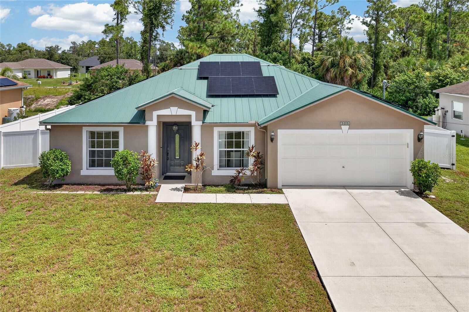 Property Photo:  1406 Woodcrest Lane  FL 34286 