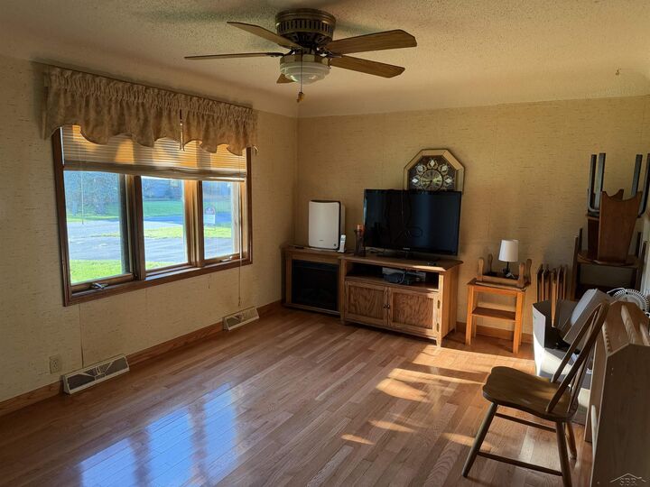 Property Photo: 506 N Elevator Road MI 48634