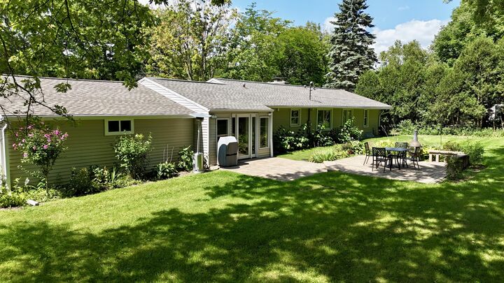 Property Photo: 8920 N Greenvale Rd WI 53217