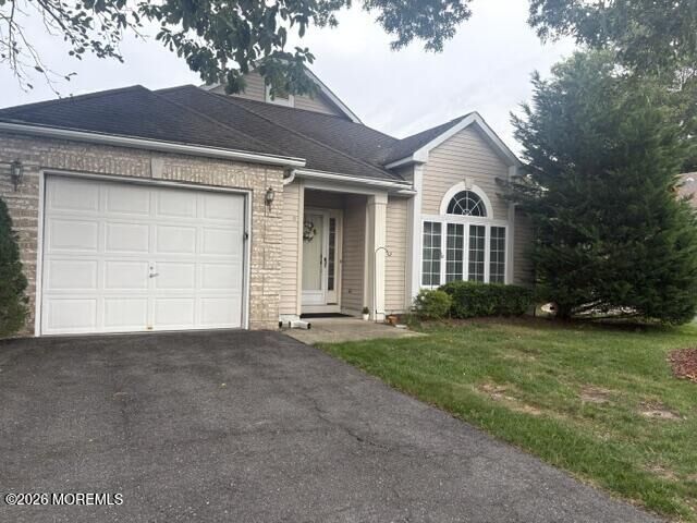 Property Photo:  8 Llewellyn Court  NJ 08527 