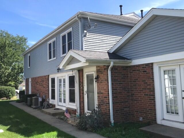 Property Photo: 2024 N Old Hicks Road B6 IL 60074