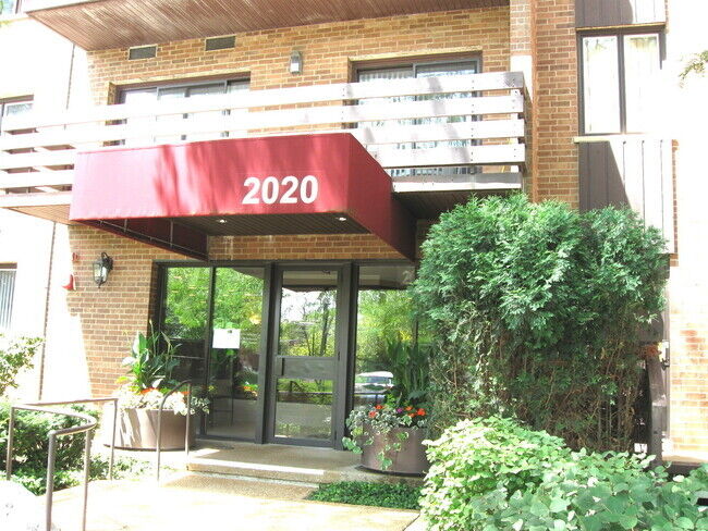 Property Photo:  2020 Chestnut Avenue 406  IL 60025 