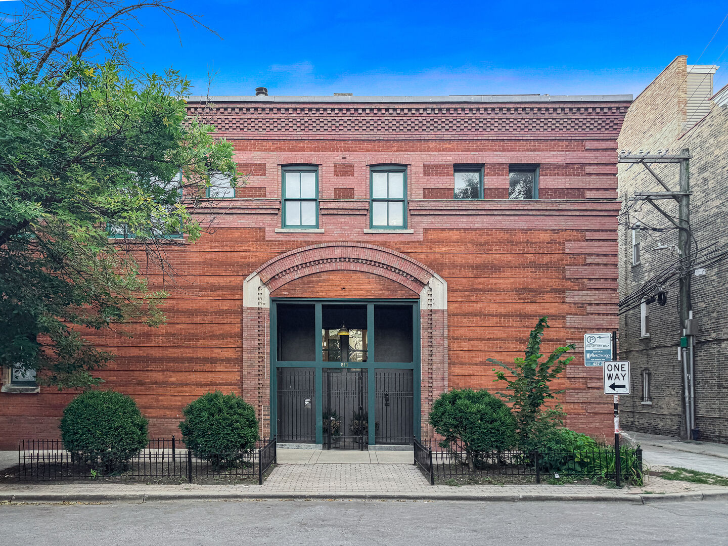 Property Photo: 811 W Aldine Avenue 6S IL 60657