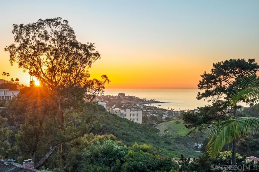 Property Photo:  8080 La Jolla Scenic Dr N  CA 92037 
