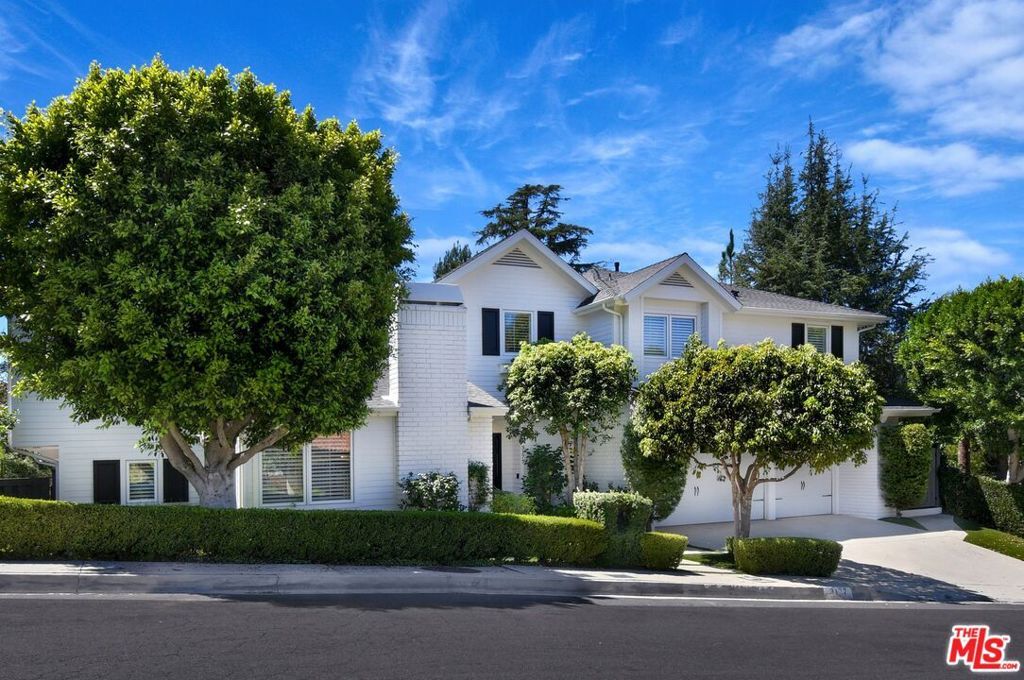 Property Photo:  3177 Hutton Drive  CA 90210 