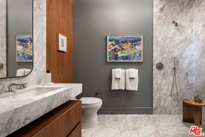 Property Photo:  211 W Elm Court 14C  CA 90067 