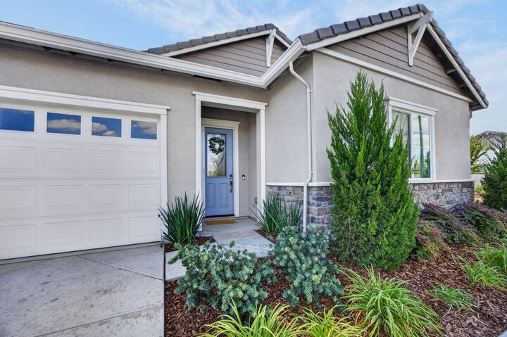 Property Photo:  1347 Cascade Way  CA 95648 