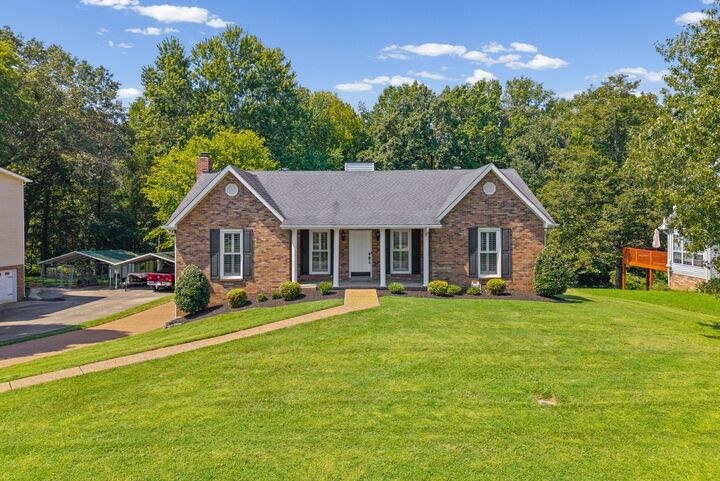 Property Photo:  814 Burton Trl  TN 37010 