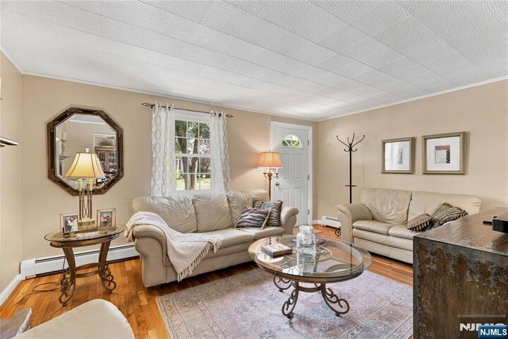 Property Photo:  42 7th Avenue 1  NJ 07675 