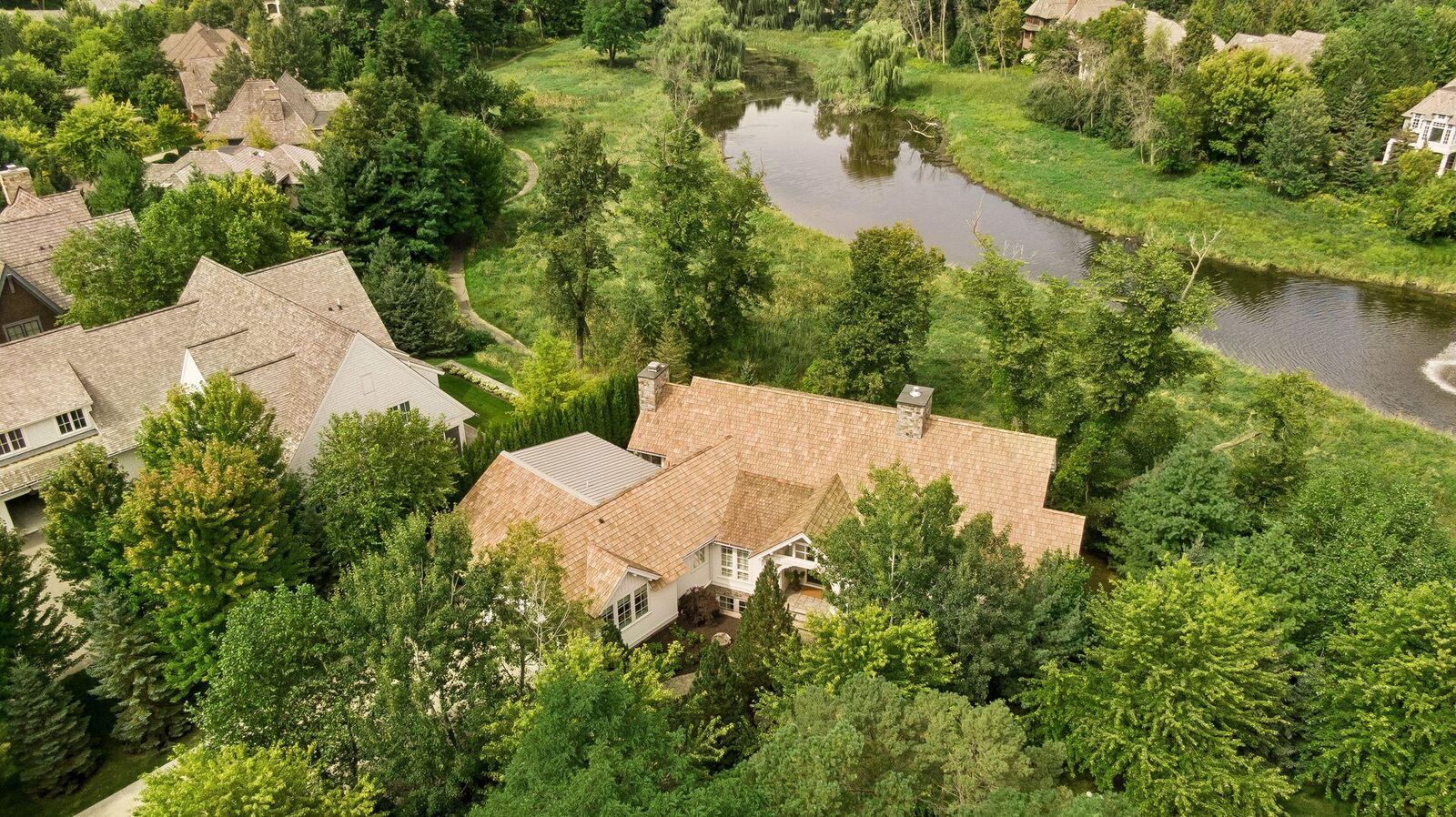 Property Photo:  1625 Locust Hills Trail  MN 55391 