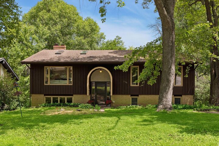 Property Photo:  2700 Kyle Avenue N  MN 55422 