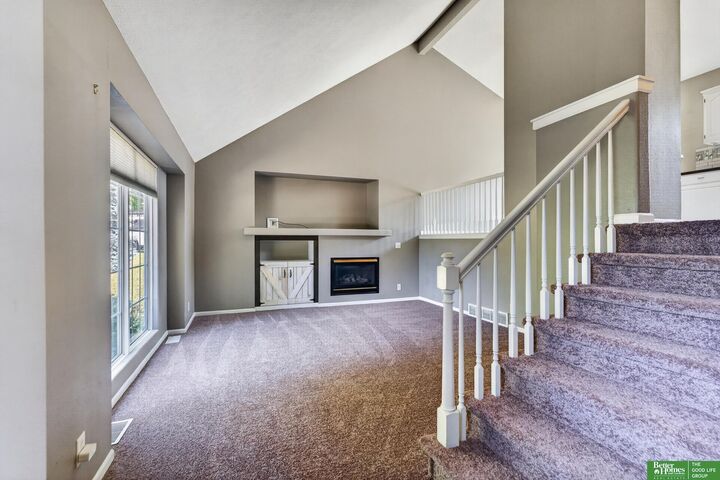 Property Photo: 14623 Larimore Avenue NE 68116