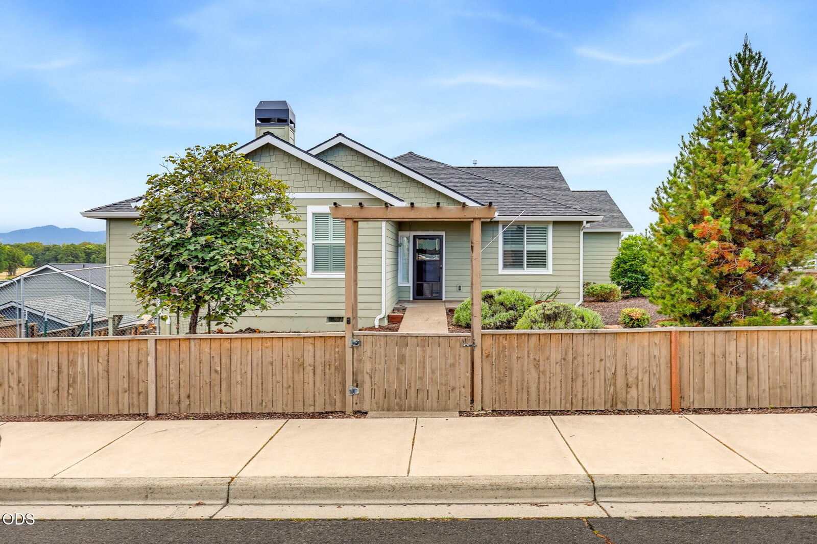 Property Photo: 417 Echo Way OR 97524