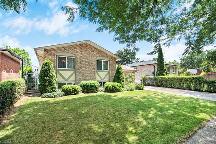 Property Photo:  20 Birchlawn Drive  ON L8G 4B6 