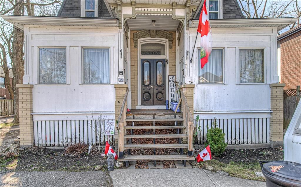 Property Photo:  156 Grand Avenue S  ON N1S 2M4 