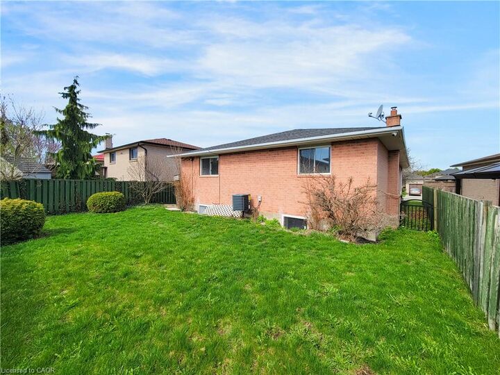 Property Photo:  216 Ravenbury Drive Unit 2  ON L8W 2J1 
