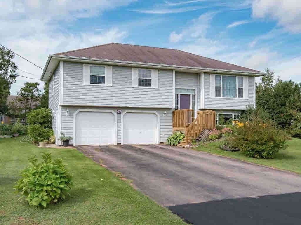Property Photo:  47 Anne Crescent  PE C1B 1M8 