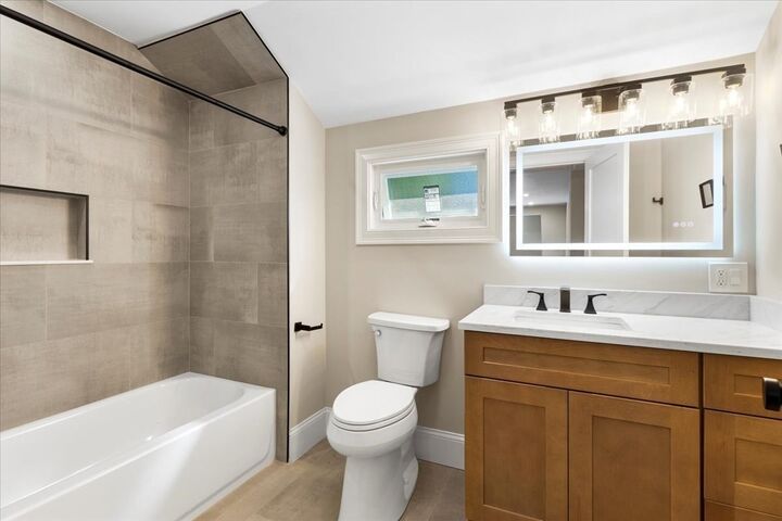 Property Photo:  31 Woodale Ave 3  MA 02126 