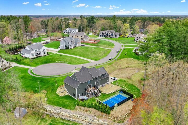 Property Photo:  9 Shay Ln  MA 01864 