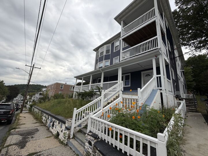 Property Photo: 99 Cross St 3R MA 01550