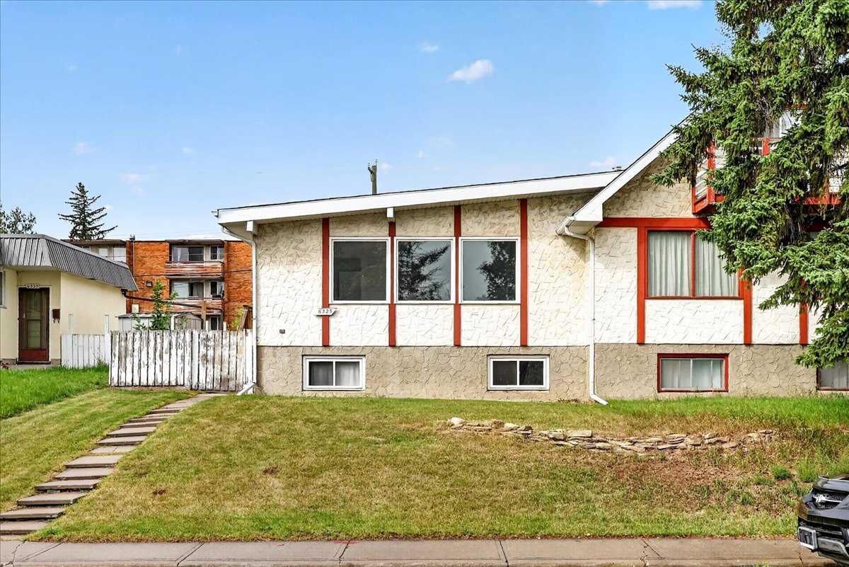 Property Photo:  6325 Tregillus Street NW  AB T2K 3T4 