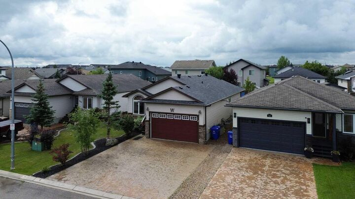Property Photo:  130 Peyton Way  AB T9K 0E5 