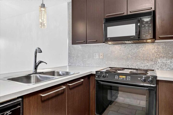 Property Photo: 35 Richard Court SW 421 AB T3E 7N9