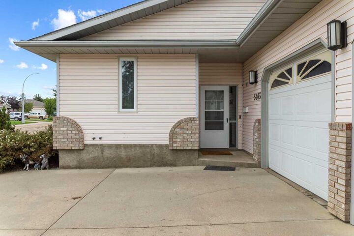 Property Photo:  5403 64 Street  AB T4V 4L7 