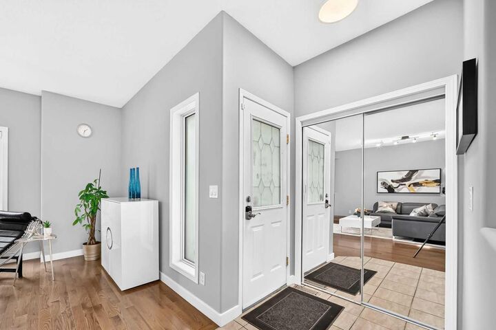 Property Photo:  2405 17 Street SW  AB T2T 4M9 