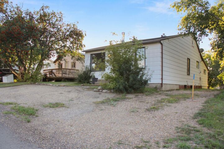 Property Photo:  5012 49 Street  AB T0B 9S9 
