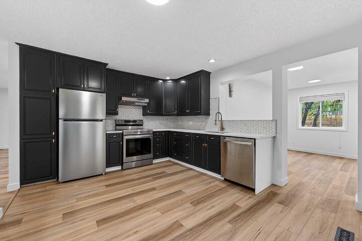 Property Photo:  1091 Berkley Drive NW  AB T3K 1S6 