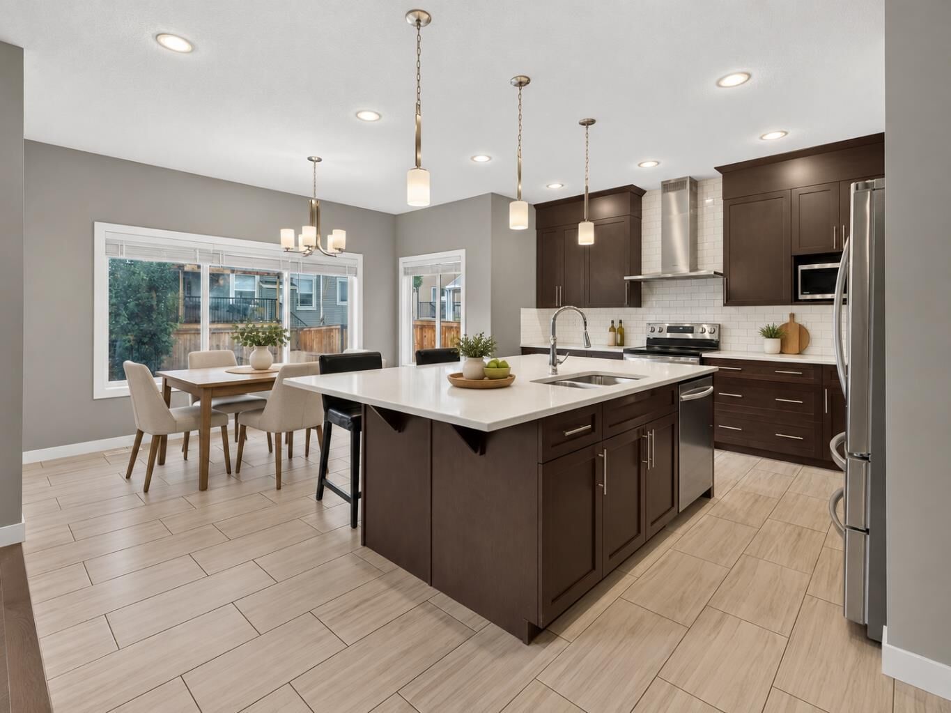 Photo de la propriété:  69 Rainbow Falls Boulevard  AB T1X 0S6 