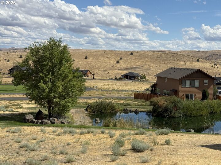 Property Photo: 423 Little Lake Rd OR 97037