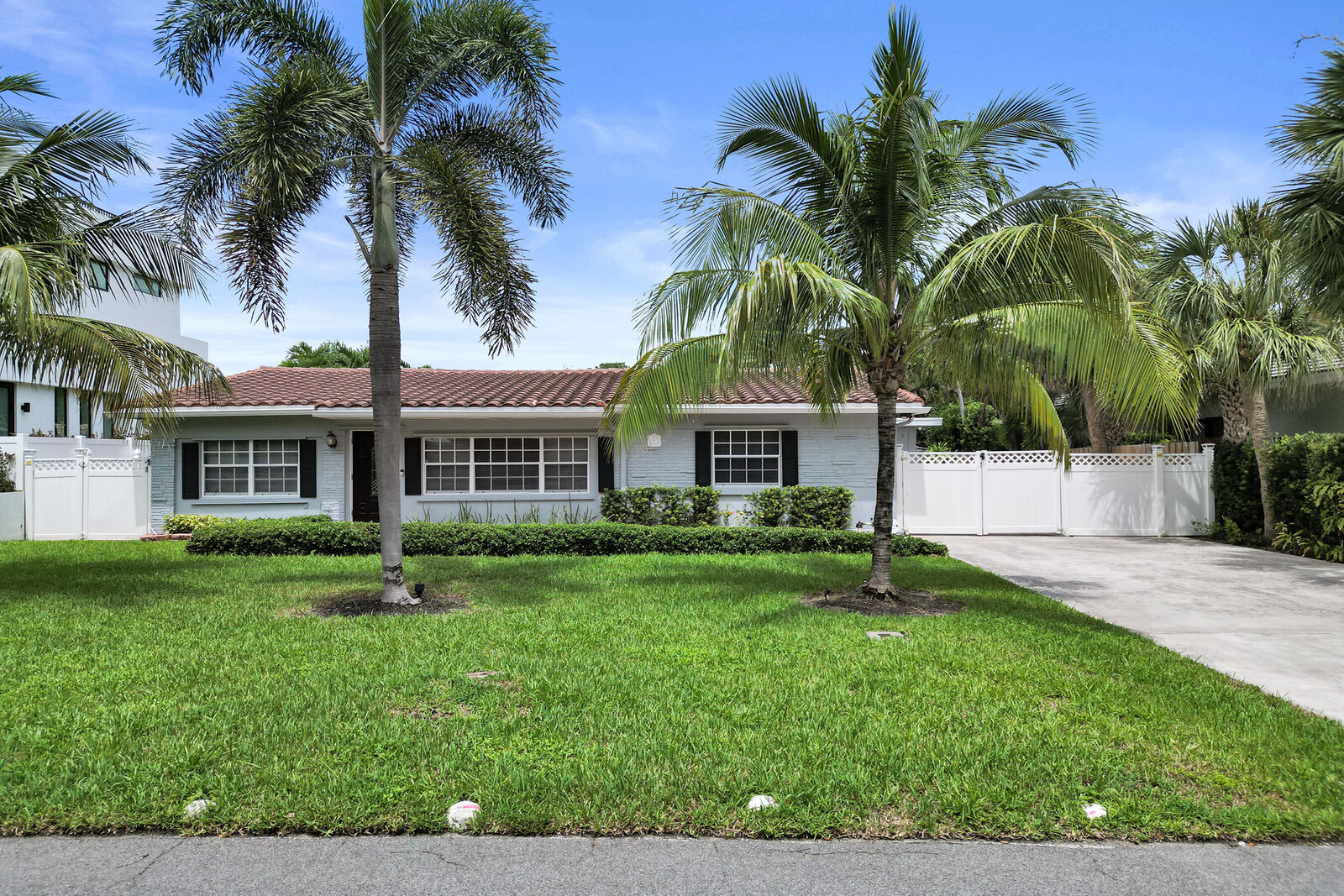 Property Photo: 3207 Leigh Road FL 33062