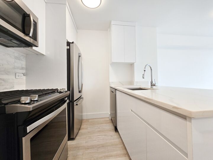 Property Photo:  1735 York Avenue 19E  NY 10128 
