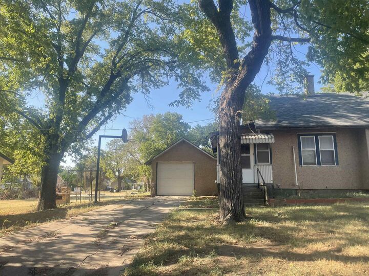 Property Photo:  401 N Blaine  KS 67009 