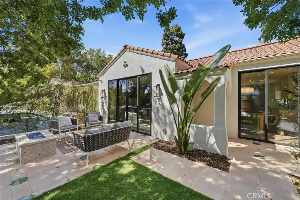 Property Photo:  9127 Hargis  CA 90034 