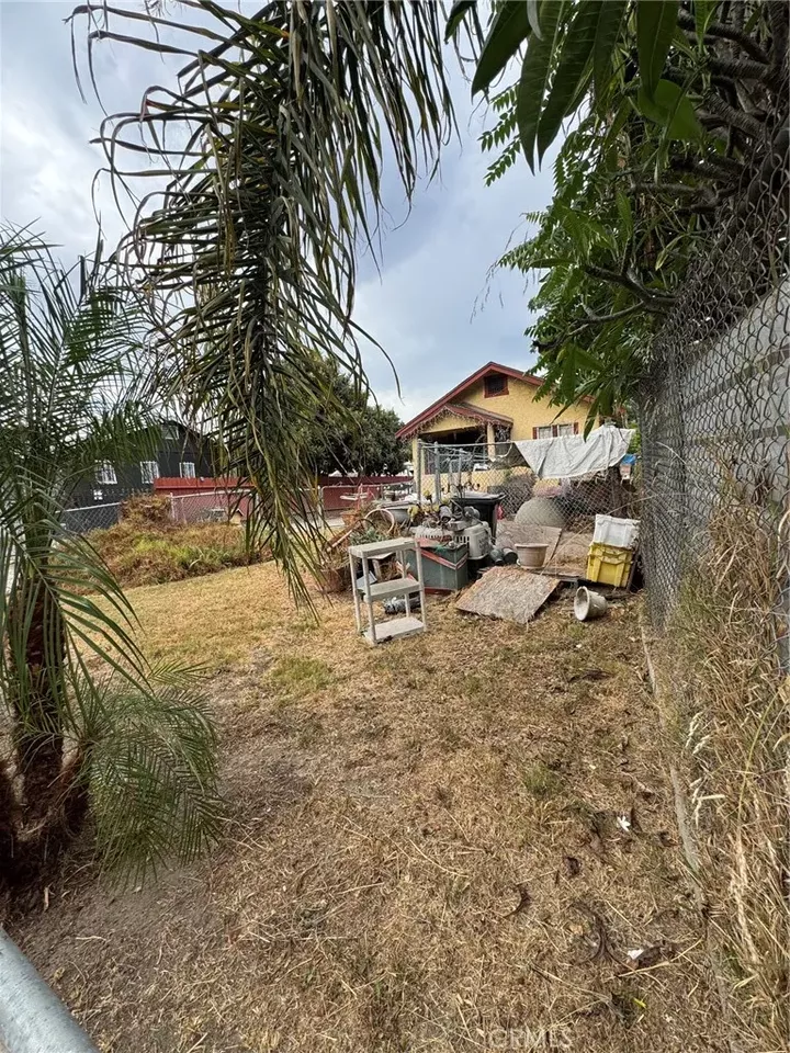 Property Photo:  811 East 113th Street  CA 90059 