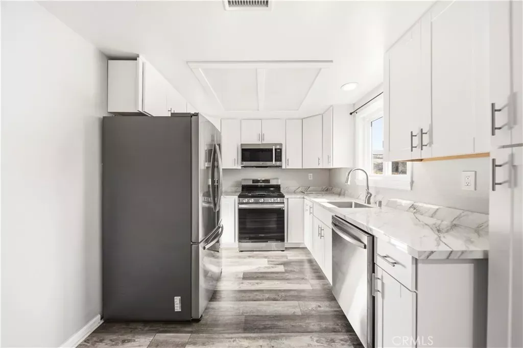 Property Photo:  2915 Deacon St Unit #17  CA 93065 