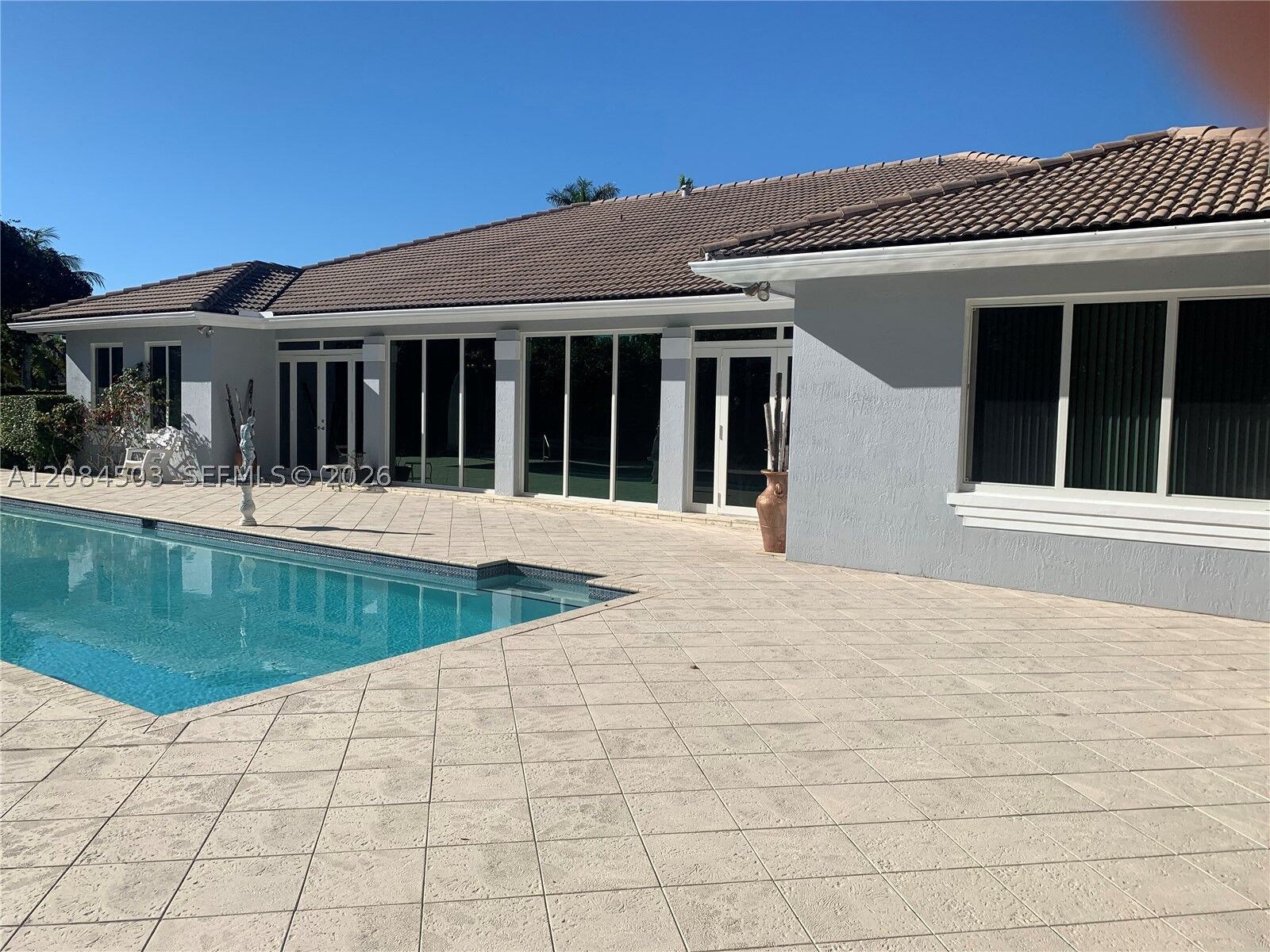 Property Photo: 7625 SW 75th Ave FL 33143