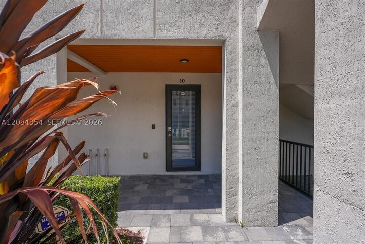 Property Photo:  10455 NW 82nd St 10  FL 33178 